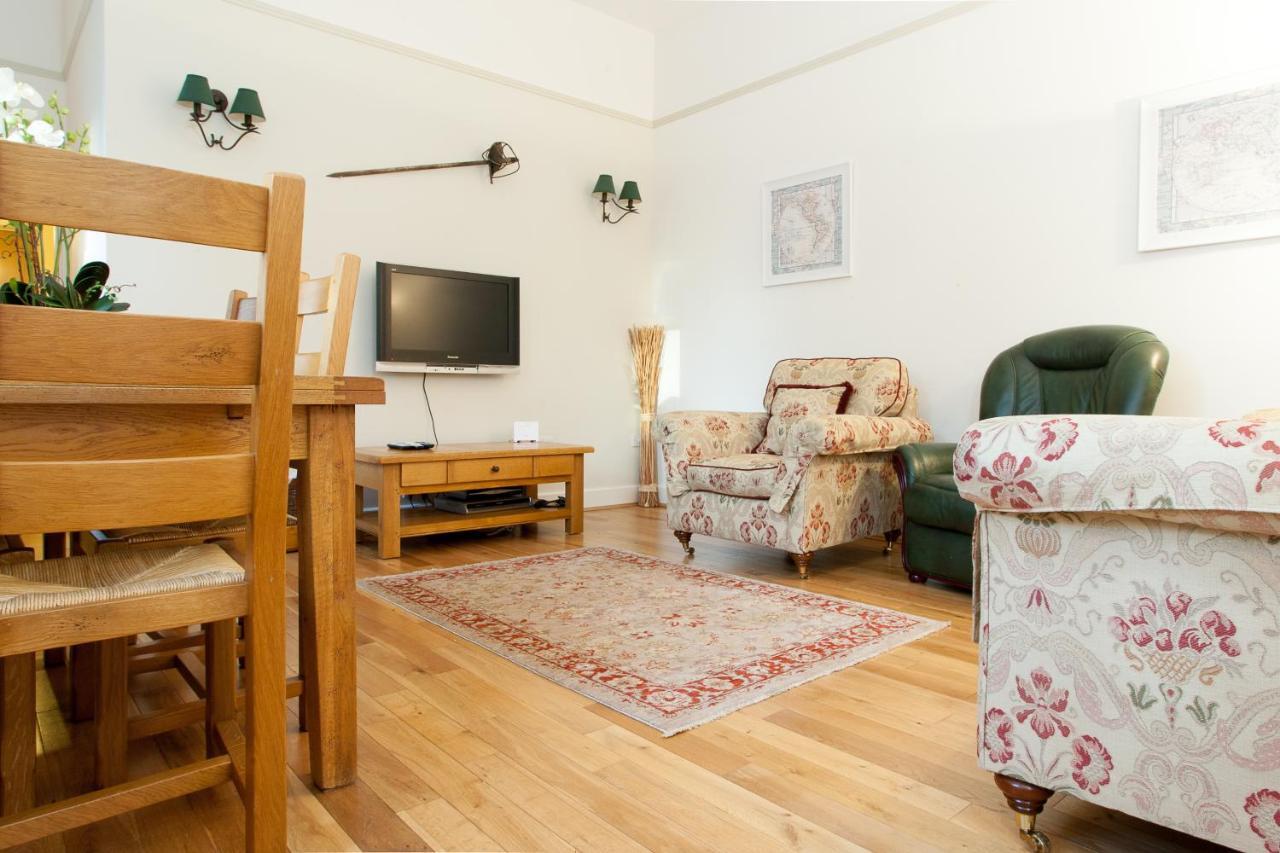 Loch Ness Moat House Apartments Fort Augustus Exterior foto